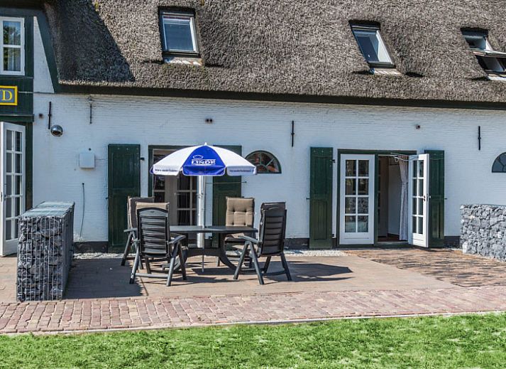 Gezellige woonkamer in Type S-2 vakantiehuis, De Cocksdorp, Texel, met comfortabele zithoek.