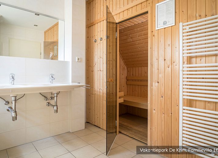 Cozy bedroom in Family Villa 16 persons, De Cocksdorp, Texel with comfortable beds.