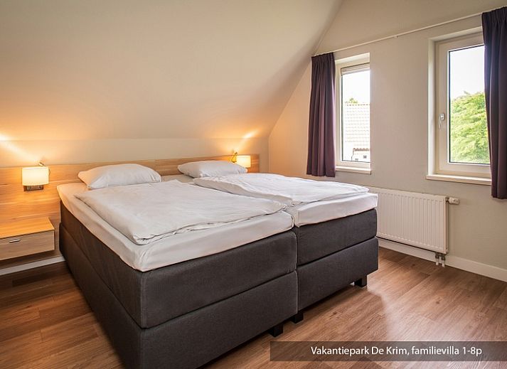 Moderne keuken in Familievilla 8 persoons, De Cocksdorp, Texel met ruime eethoek en veel natuurlijk licht.