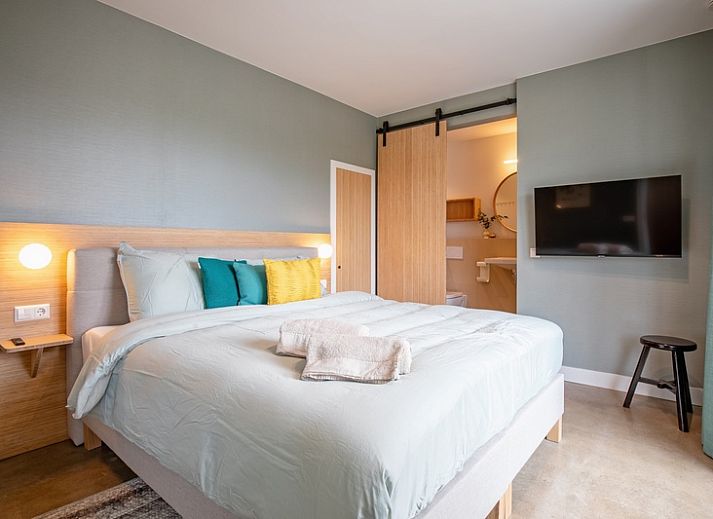 Gezellige woonkamer van Vakantiehuis Het Rif in De Cocksdorp, Texel. Comfortabele zithoek met uitzicht op de natuur van de Waddeneilanden.