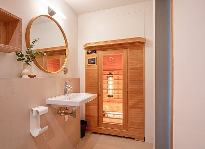 Gezellige woonkamer van Vakantiehuis Het Rif in De Cocksdorp, Texel. Comfortabele zithoek met uitzicht op de natuur van de Waddeneilanden.