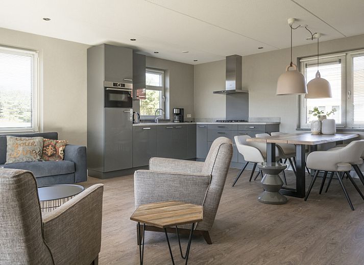 Landhuis type K in De Cocksdorp op Texel, een charmant vakantiehuis met rieten dak omgeven door natuur.