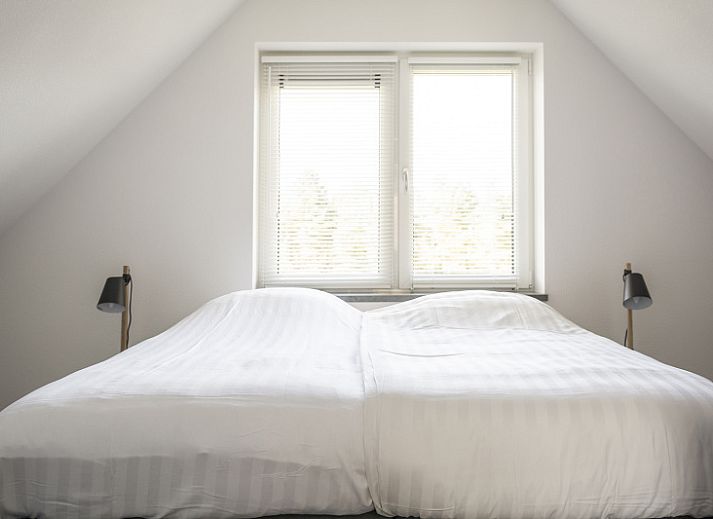 Moderne binnenruimte van Landhuis type K in De Cocksdorp, Texel, met stijlvolle keuken en eetgedeelte.