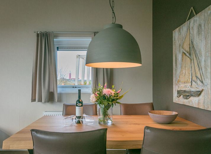 Chalet 34 Newport in De Cocksdorp Texel biedt een prachtig terras met tuinzicht op de Waddeneilanden.