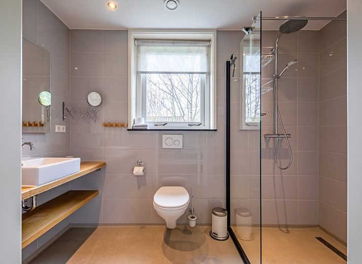 Gezellige woonkamer in Bungalow Postweg 109, De Cocksdorp, Texel. Comfortabel vakantiehuis op de Waddeneilanden.