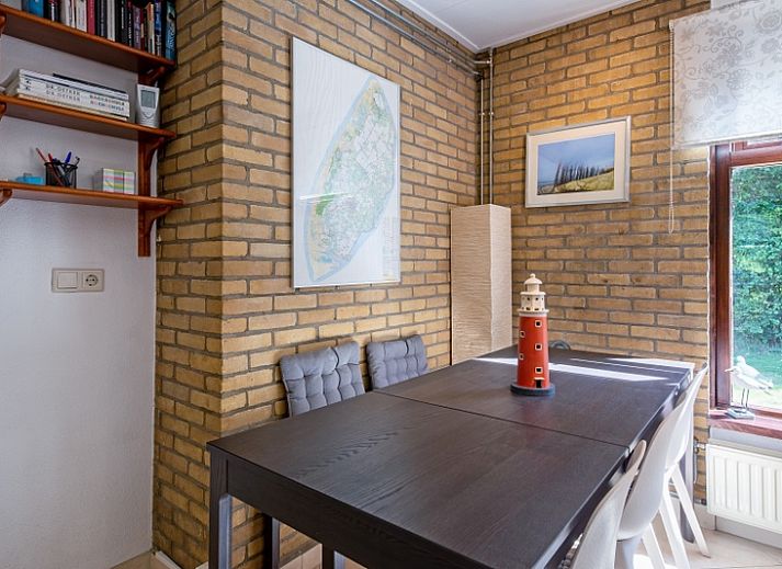 Ferienhaus Slufterduin 092 in De Cocksdorp, Texel mit grossem Garten und Terrasse, ideal fuer Entspannung auf den Watteninseln.