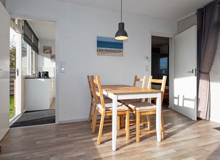 Bungalow Tamarisk 190 in De Cocksdorp Texel met zonnig terras en tuin, ideaal vakantiehuis op de Waddeneilanden.