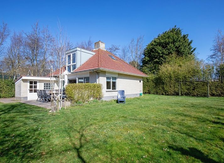 Bungalowpark Slufterduin - 't Oppertje in De Cocksdorp, Texel met zonnig terras en groene tuin.