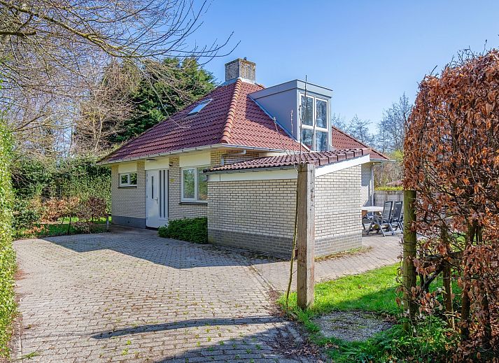 Ruime tuin bij vakantiehuis Bungalowpark Slufterduin - 't Oppertje in De Cocksdorp, Texel.