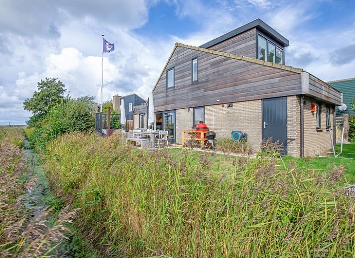 Kaap Zilt vacation home in De Cocksdorp, Texel, surrounded by nature and wide views, ideal for rest and relaxation.