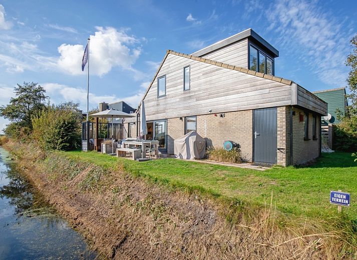 Kaap Zilt vacation home in De Cocksdorp, Texel, surrounded by nature and wide views, ideal for rest and relaxation.