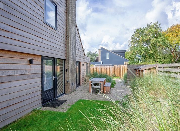 Kaap Zilt vacation home in De Cocksdorp, Texel, surrounded by nature and wide views, ideal for rest and relaxation.