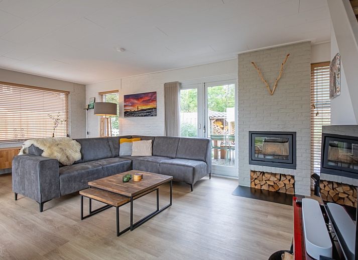 Kaap Zilt vacation home in De Cocksdorp, Texel, with spacious garden and terrace, ideal for nature lovers on the Wadden Islands.