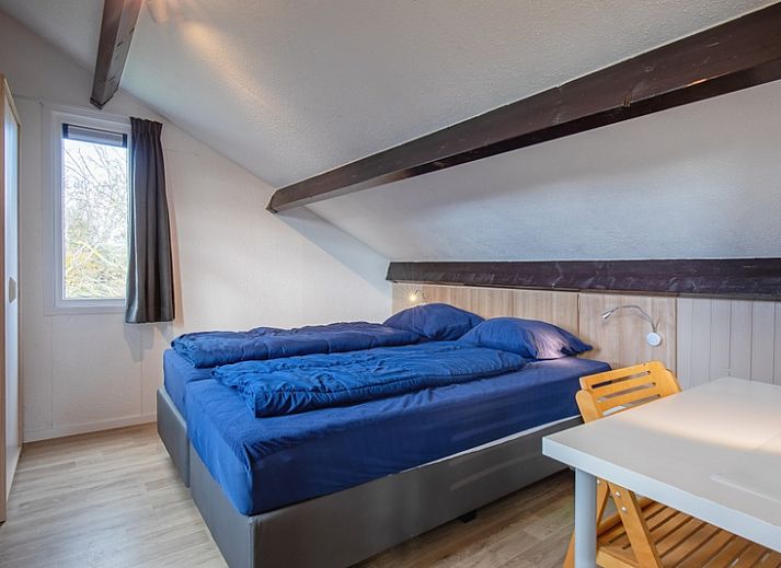 Gezellige woonkamer in Villapark Residentie Texel nr. 305, vakantiehuis in De Cocksdorp, Texel met uitzicht op de tuin.