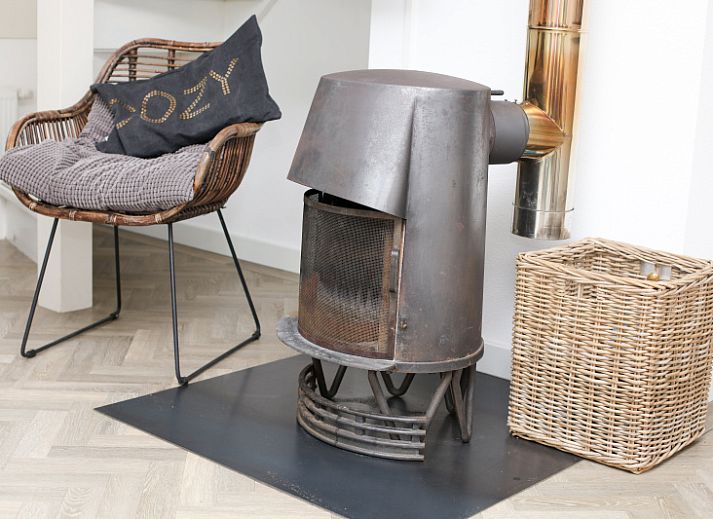 Entree van Blommetjes Buiten vakantiehuis in De Cocksdorp, Texel omgeven door groen.