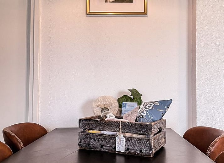 Luchtfoto van Vakantiehuisje in De Cocksdorp, Texel, omgeven door weelderige natuur en groene velden op de Waddeneilanden.