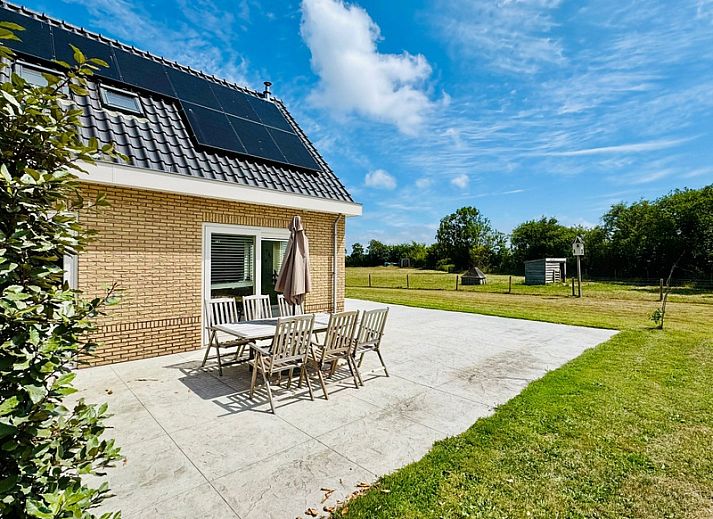 Uitzicht vanaf het terras van Texels Vakantiehuis in De Cocksdorp, geniet van rust op Texel, Waddeneilanden.