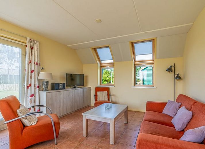 Vakantiehuisje in De Cocksdorp, Texel met groene tuin en uitzicht op de Waddeneilanden, ideaal voor een ontspannen verblijf in de natuur.