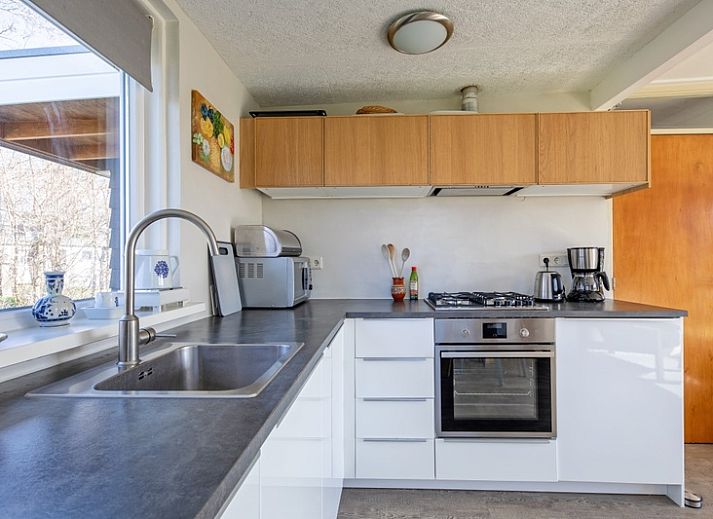 Bungalowpark Slufteroord 292 in De Cocksdorp, Texel, biedt een vakantiehuis met groene tuin en zonnig terras op de Waddeneilanden.