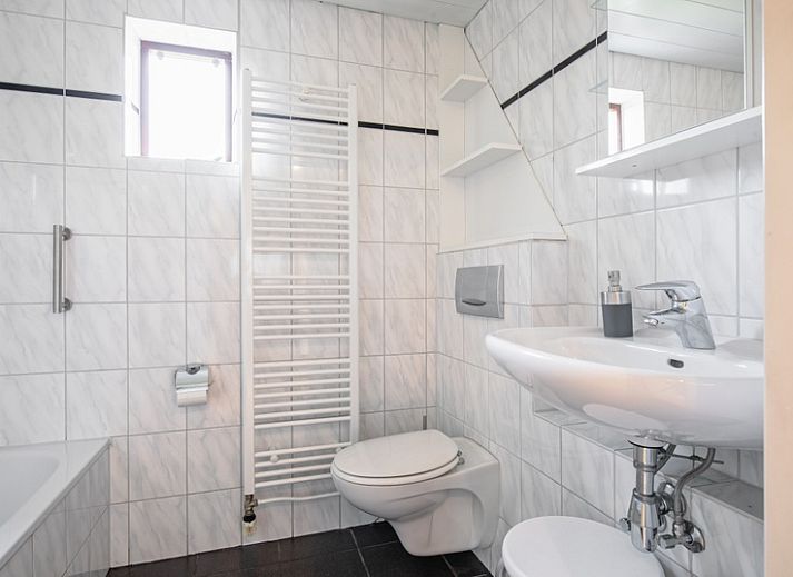 Gezellige woonkamer van Villapark Residentie Texel nr. 463 in De Cocksdorp, Texel. Comfortabele zithoek met veel lichtinval.