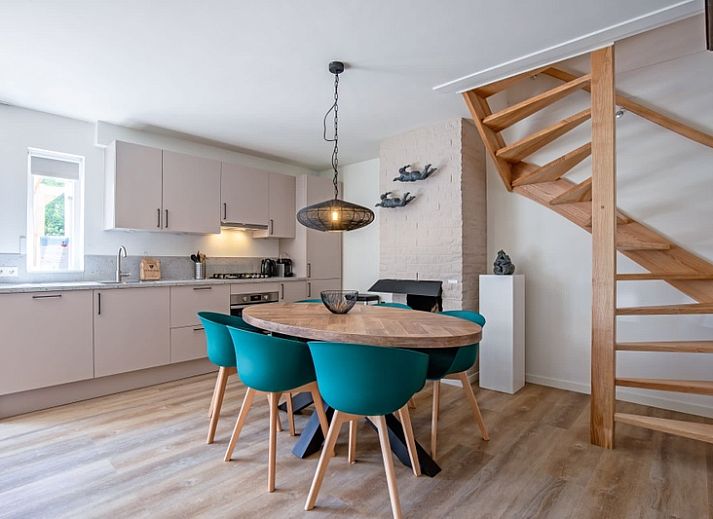 Vacation home D 690 in De Cocksdorp, Texel with sunny veranda and green surroundings, ideal for relaxation on the Wadden Islands.