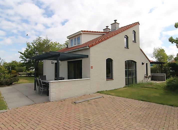 Vakantiehuis D 503 in De Cocksdorp, Texel, Waddeneilanden met ruime veranda en groene omgeving.