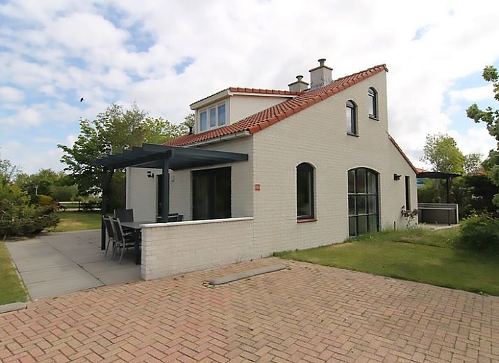 Vakantiehuis D 503 in De Cocksdorp, Texel, Waddeneilanden met ruime veranda en groene omgeving.