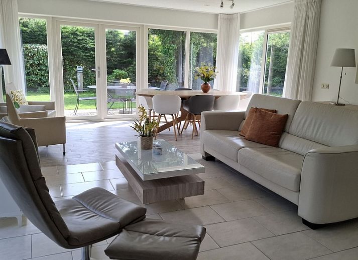 Vakantiehuis B 289 in De Cocksdorp, Texel biedt een charmante voorgevel met moderne architectuur, ideaal voor een ontspannen verblijf op de Waddeneilanden.