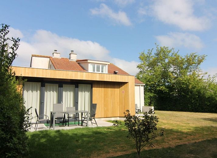 Vacation home D 449 in De Cocksdorp, Texel with sunny terrace and green garden, ideal for relaxation on the Wadden Islands.
