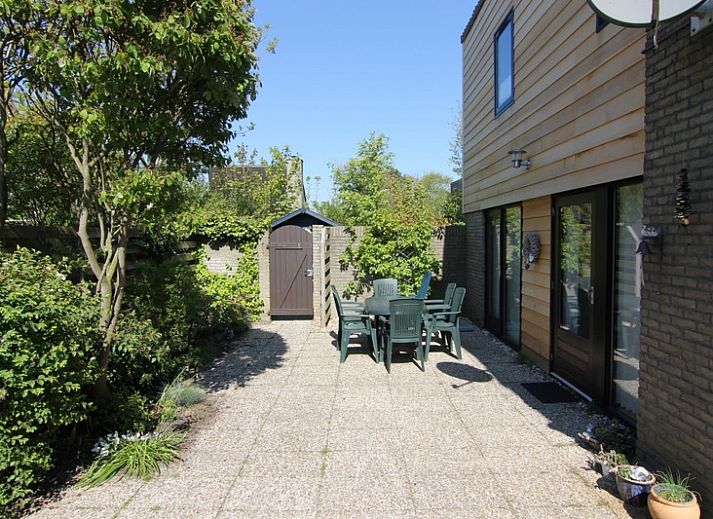 Vacation home A 167 in De Cocksdorp, Texel, offers charming accommodation with a sunny terrace and green surroundings on the Wadden Islands.