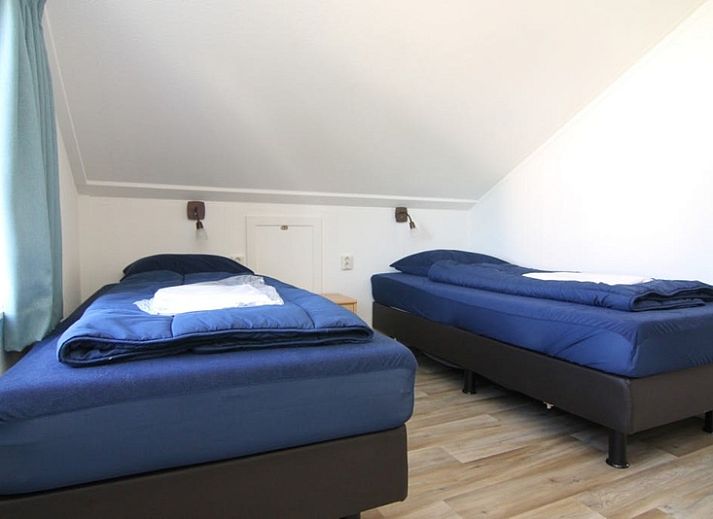 Vakantiehuis D 617 in De Cocksdorp, Texel, biedt een gezellige buitenruimte met een charmante tuin en moderne architectuur.