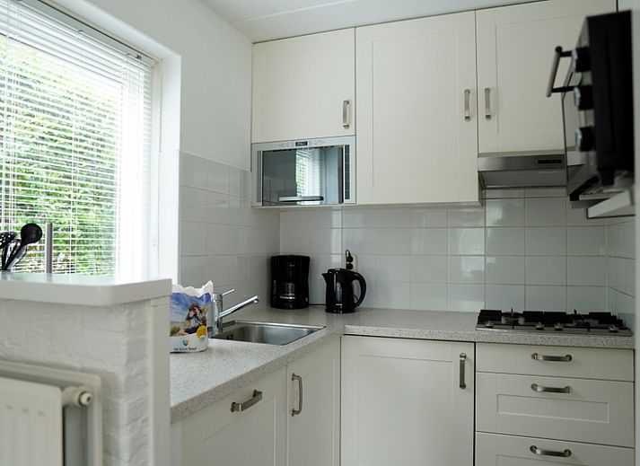 Vakantiehuis B 223 in De Cocksdorp, Texel, met zonnig terras en groene tuin, ideaal voor ontspannen verblijf op de Waddeneilanden.