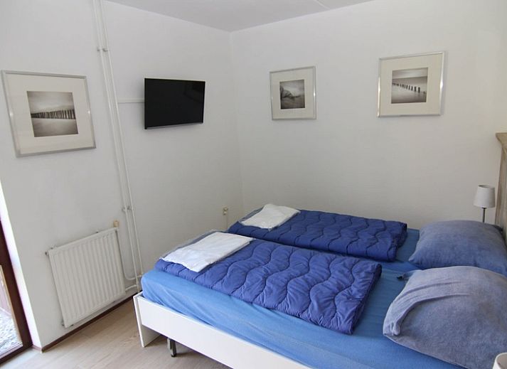 Vakantiehuis D 603 in De Cocksdorp, Texel, biedt een serene buitenruimte omgeven door groene natuur op de Waddeneilanden.