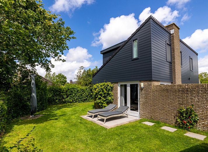Vakantiehuis A 109 in De Cocksdorp, Texel, biedt een moderne uitstraling met een prachtig uitzicht op de natuurlijke omgeving van de Waddeneilanden.