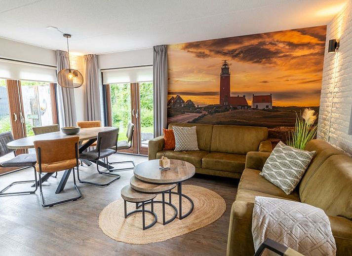 Vakantiehuis A 109 in De Cocksdorp, Texel, biedt een moderne uitstraling met een prachtig uitzicht op de natuurlijke omgeving van de Waddeneilanden.