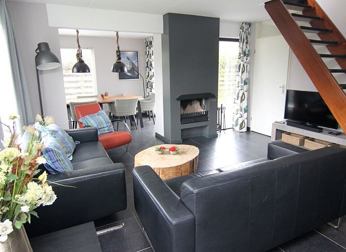 Das Ferienhaus A 381 in De Cocksdorp, Texel, bietet eine ruhige Unterkunft mit einem grossen Garten und moderner Architektur auf den Watteninseln.