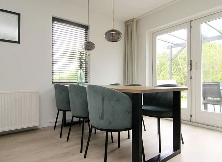 Vakantiehuis D 615 in De Cocksdorp op Texel biedt een ruime buitenruimte met terras, ideaal voor ontspanning op de Waddeneilanden.