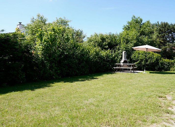 Vacation home D 669 in De Cocksdorp, Texel offers a spacious garden and modern architecture for a relaxing stay on the Wadden Islands.