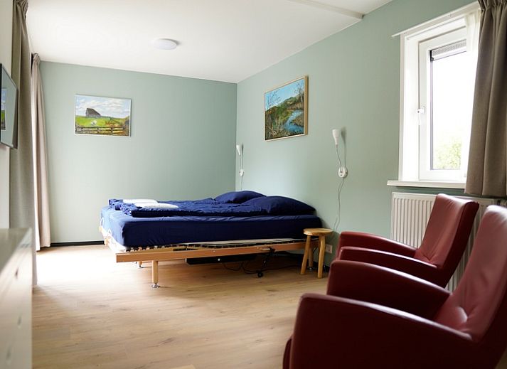 Vakantiehuis C 067 in De Cocksdorp, Texel biedt een uitnodigende voorgevel met moderne architectuur en omringende natuur.