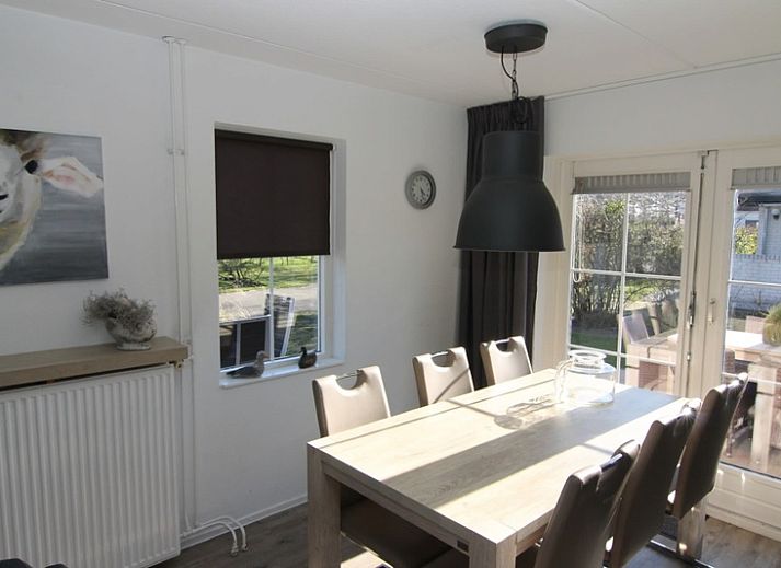 Vacation home D 692 in De Cocksdorp, Texel with sunny terrace and green garden, ideal for a relaxing stay on the Wadden Islands.