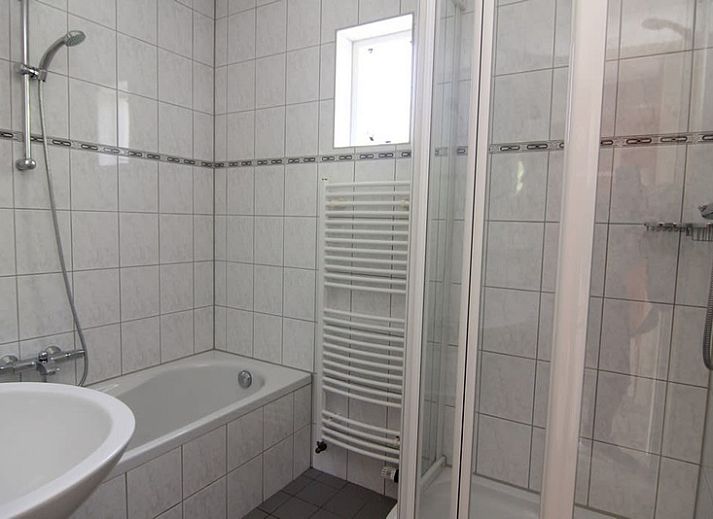 Vacation home D 692 in De Cocksdorp, Texel offers charming accommodation with a sunny terrace and green garden, ideal for a relaxing vacation.