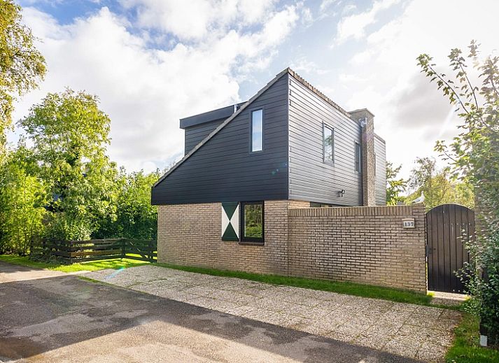 Vakantiehuis C 137 in De Cocksdorp, Texel, biedt een moderne uitstraling en rustige omgeving op de Waddeneilanden.