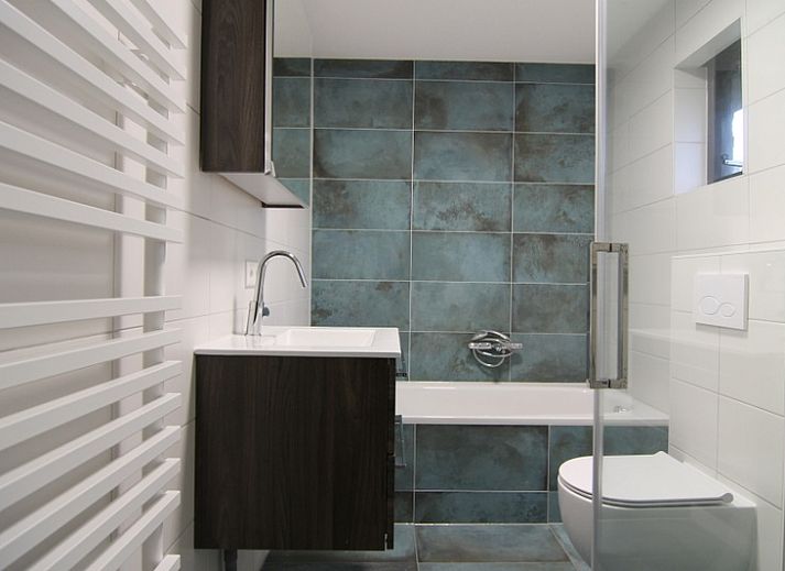 Vakantiehuis C 137 in De Cocksdorp, Texel, biedt een moderne uitstraling met een prachtig uitzicht op de groene omgeving van de Waddeneilanden.