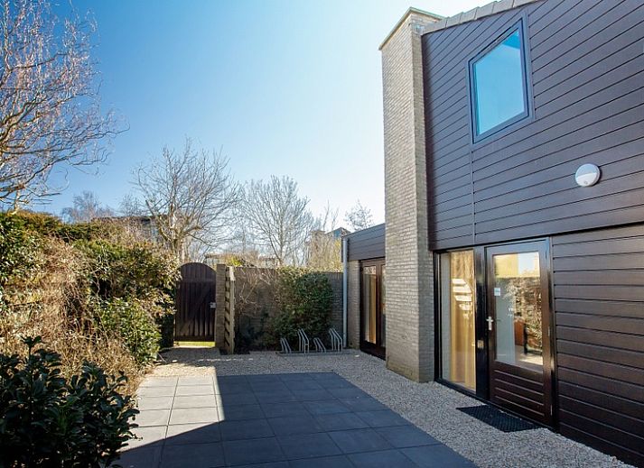 Vakantiehuis B 195 in De Cocksdorp, Texel biedt een ruime tuin met terras voor ultiem ontspannen op de Waddeneilanden.