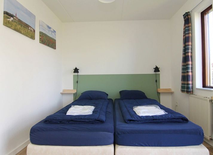 Vakantiehuis D 709 in De Cocksdorp, Texel, biedt een charmant verblijf met een zonnig terras en groene omgeving op de Waddeneilanden.