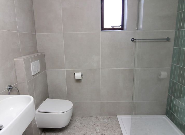 Vakantiehuis D 709 in De Cocksdorp, Texel, biedt een charmant verblijf met een zonnig terras en groene omgeving op de Waddeneilanden.