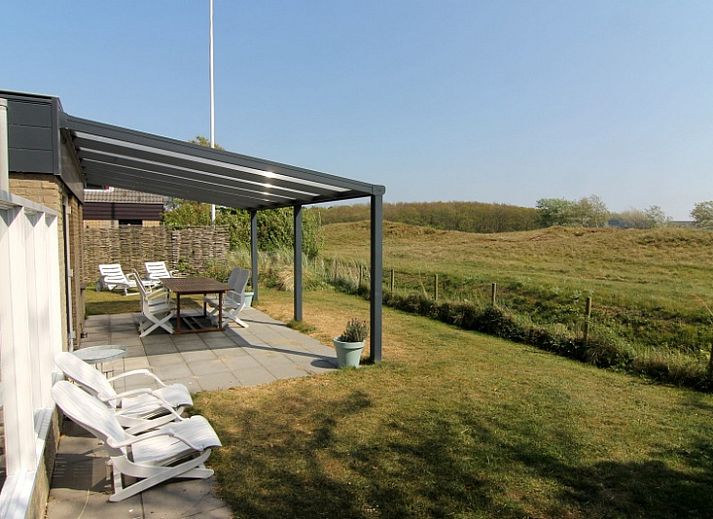 Geniet van de zonnige tuin en terras van Vakantiehuis B 127 in De Cocksdorp, Texel, perfect voor ontspanning op de Waddeneilanden.