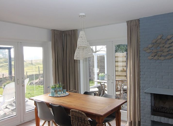 Vakantiehuis B 127 in De Cocksdorp, Texel biedt een charmant verblijf met moderne architectuur, ideaal voor een ontspannen vakantie op de Waddeneilanden.