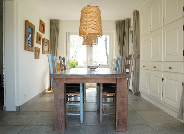 Vakantiehuis A 345 in De Cocksdorp, Texel biedt een moderne buitenkant met ruime oprit op de Waddeneilanden.