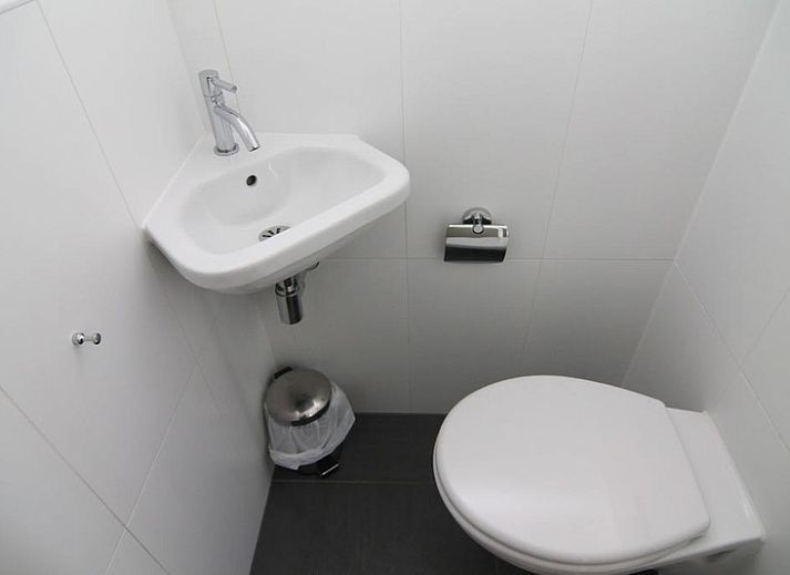 Vakantiehuis D 730 in De Cocksdorp, Texel, biedt een zonnig terras en ruime tuin voor ontspanning op de Waddeneilanden.